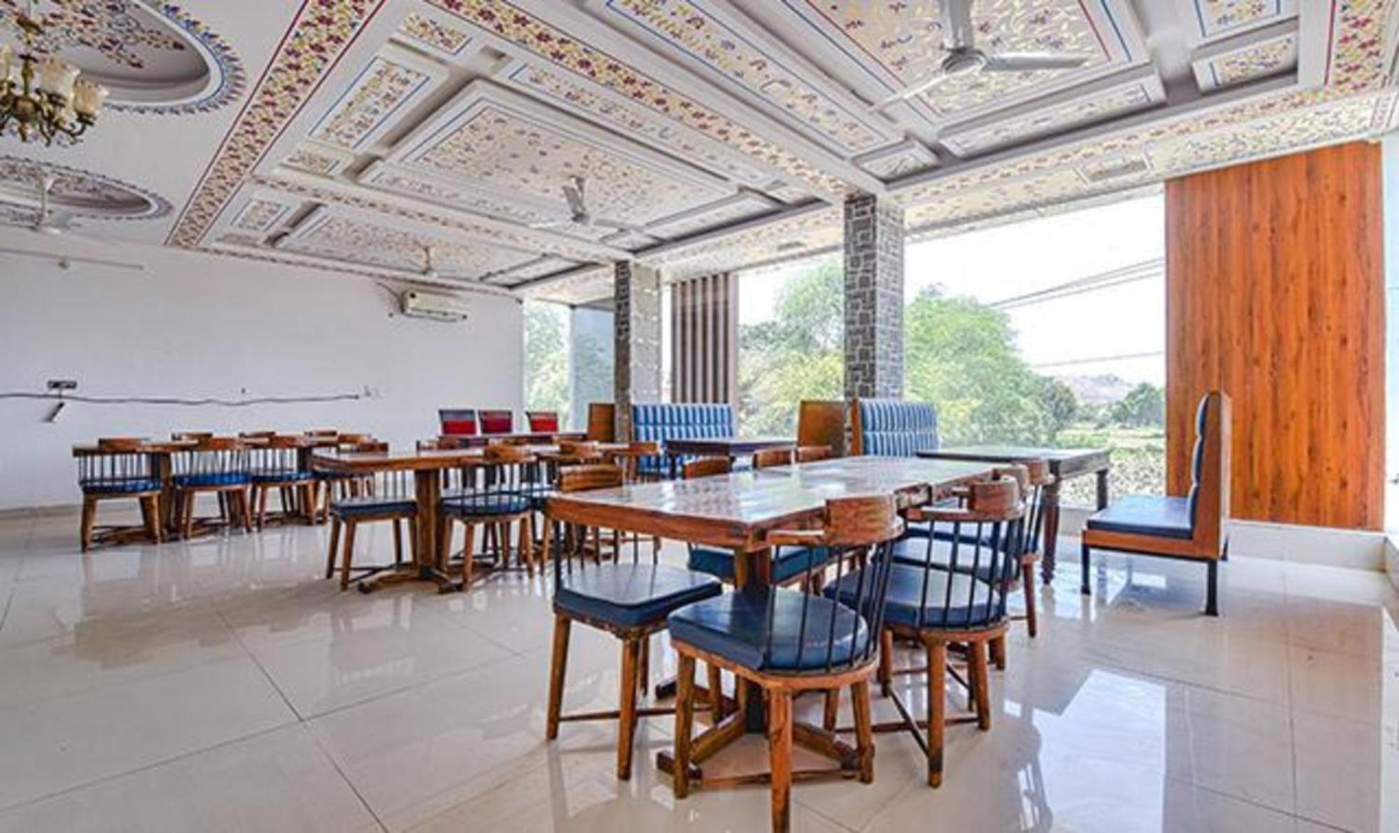 Hotel FabExpress Ranbanka Udaipur Exterior foto